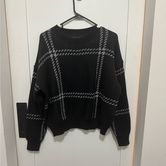 Sweaters - Black and Gray Plaid Women's Sweater 🐙